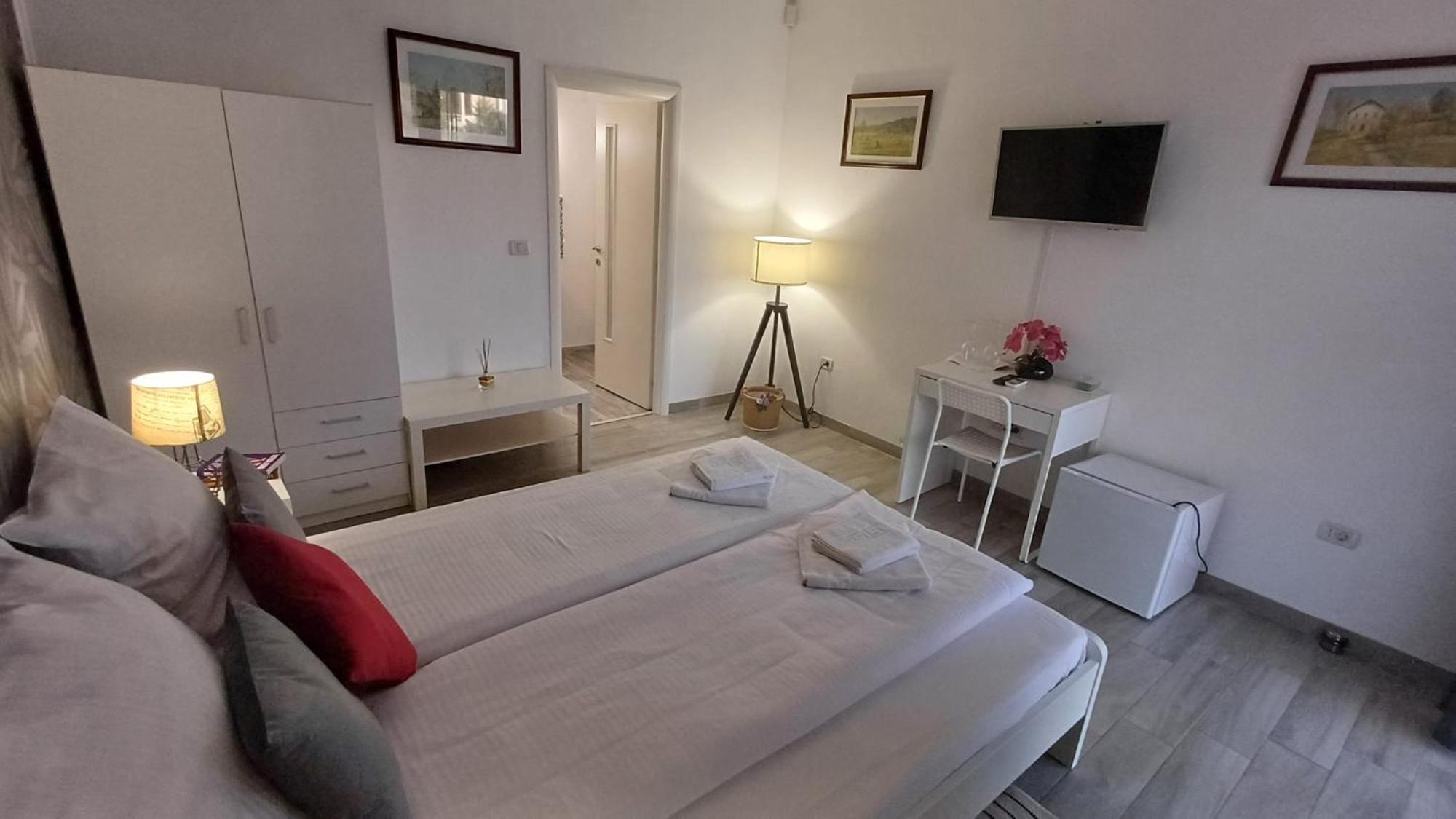 Neferprod Apartments - Is - Cam 01 Timișoara Zewnętrze zdjęcie